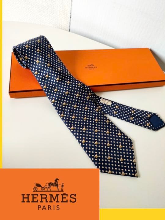 美品レア柄HERMES エルメスシルクネクタイフランス製　ニワトリ卵 ロゴ