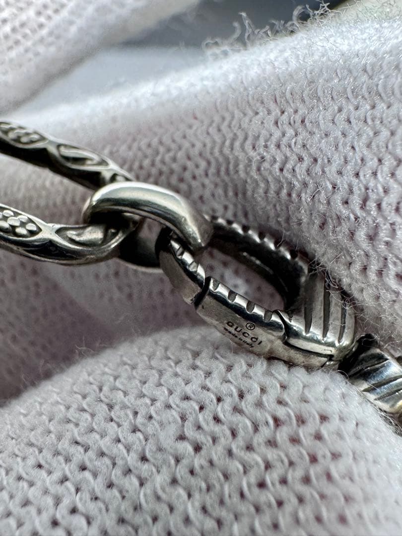 Gucci シルバー ネックレス ロゴ