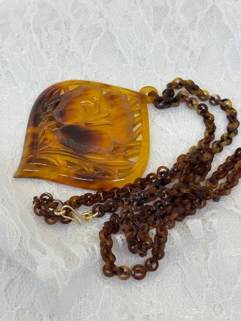 一点物 鼈甲製　花彫刻 ロングネックレス レディース　オシャレ　上品