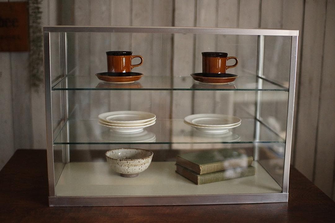 古いアルミフレームの卓上全面ガラスケース　収納棚　キッチン収納　古家具　古道具