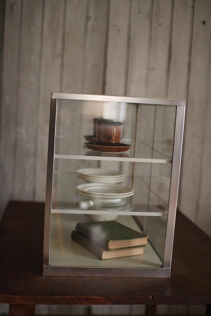 古いアルミフレームの卓上全面ガラスケース　収納棚　キッチン収納　古家具　古道具