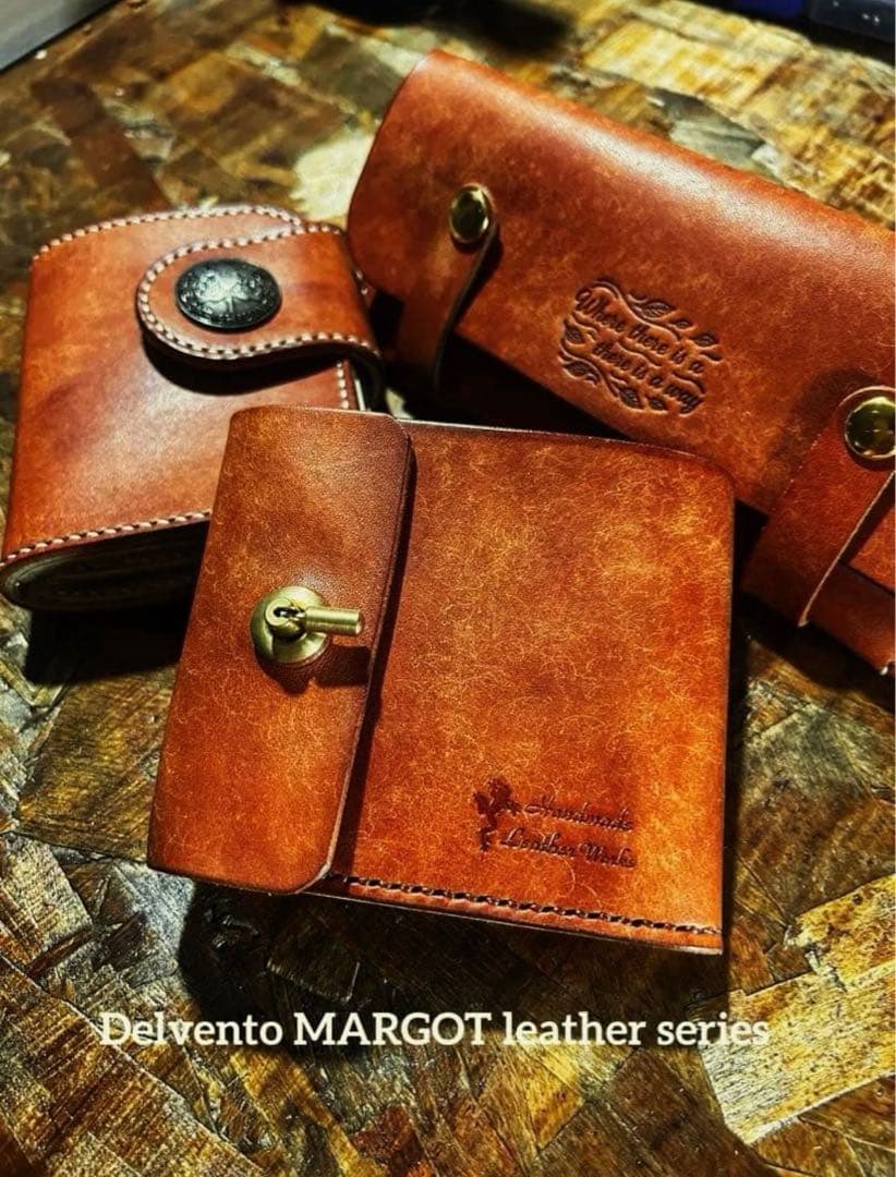 新品！コンパクト　本革　イタリア製マルゴーレザーウォレット　総手縫い真鍮金具