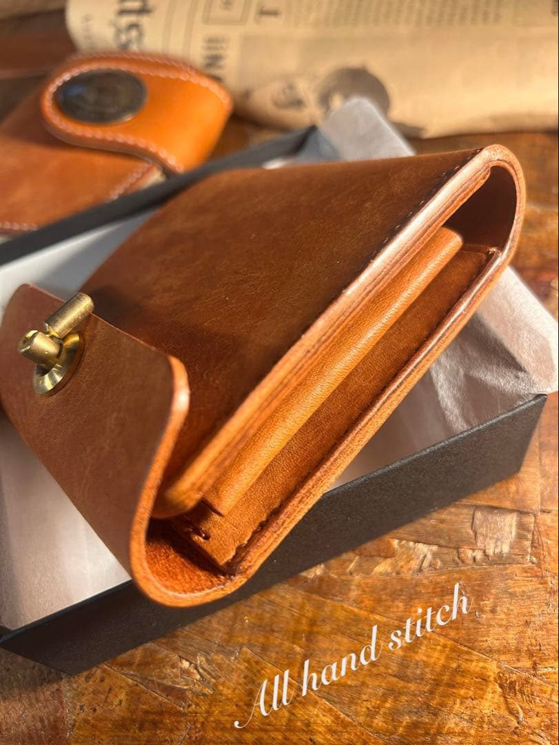 新品！コンパクト　本革　イタリア製マルゴーレザーウォレット　総手縫い真鍮金具