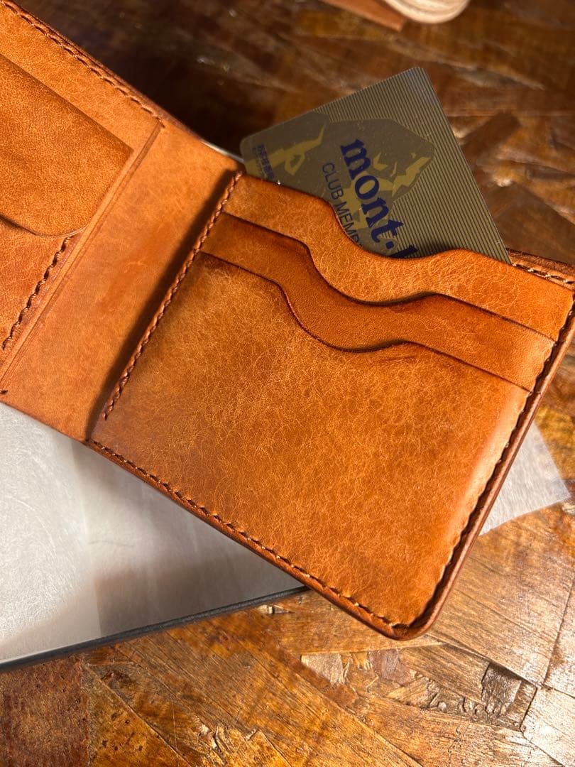 新品！コンパクト　本革　イタリア製マルゴーレザーウォレット　総手縫い真鍮金具