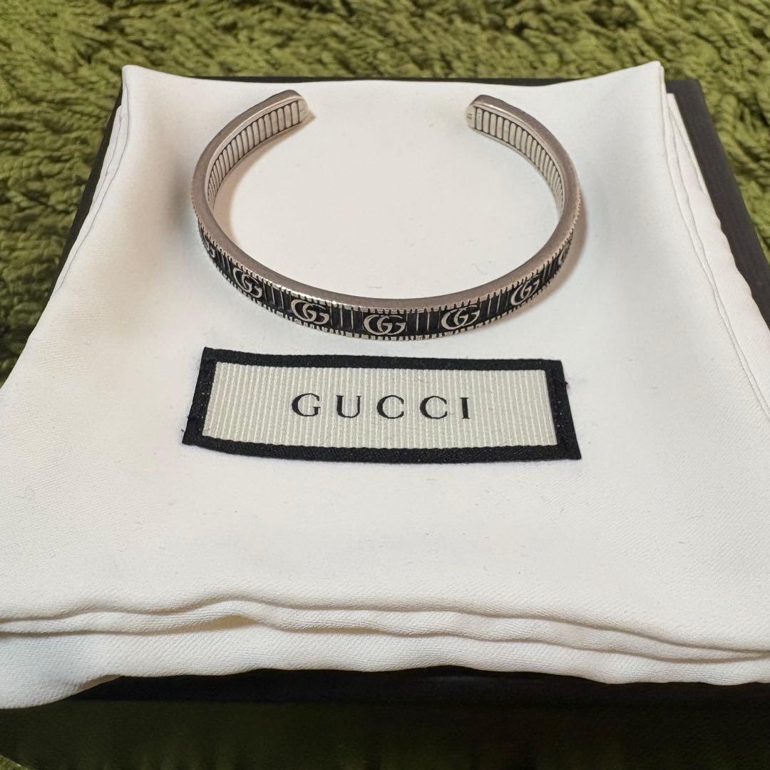 GUCCI GGロゴ バングル