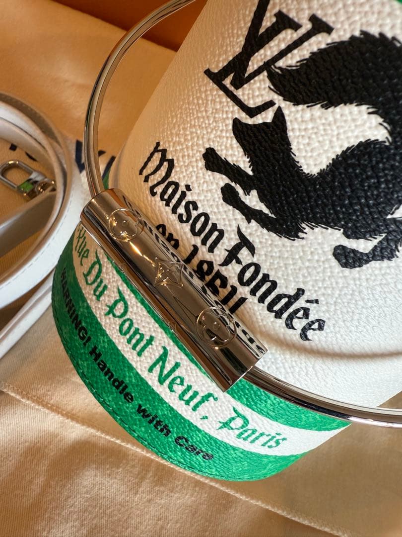 ルイヴィトン　LVペイントカンバック　M81592