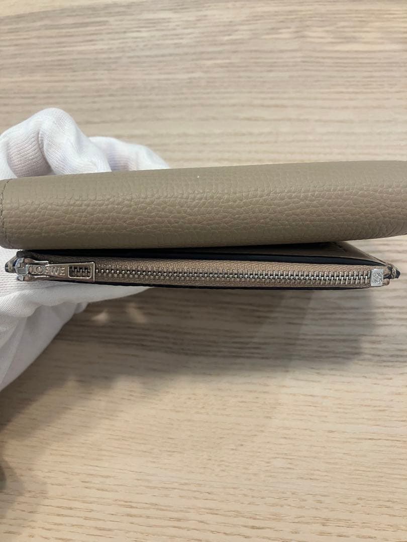 ににに　LOEWE アナグラム バーティカル ウォレット スモール サンド