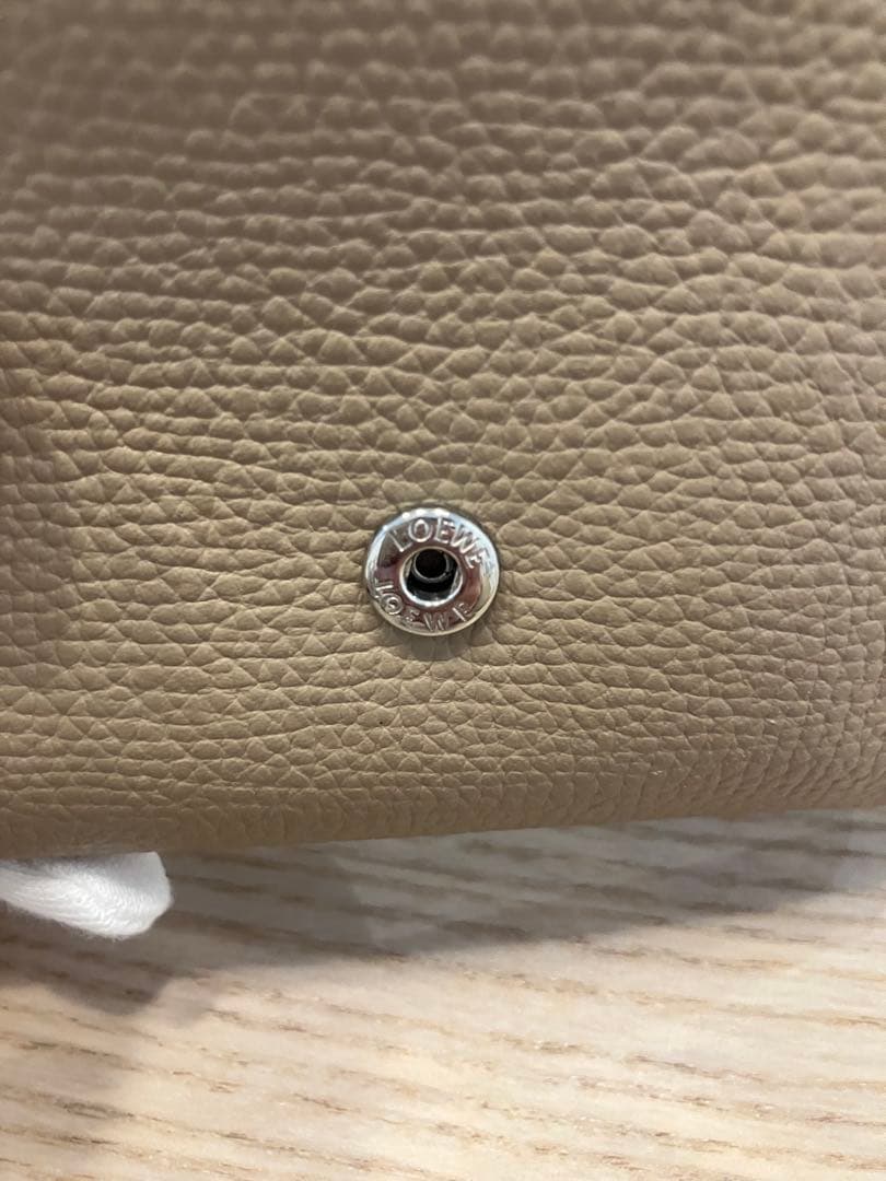 ににに　LOEWE アナグラム バーティカル ウォレット スモール サンド