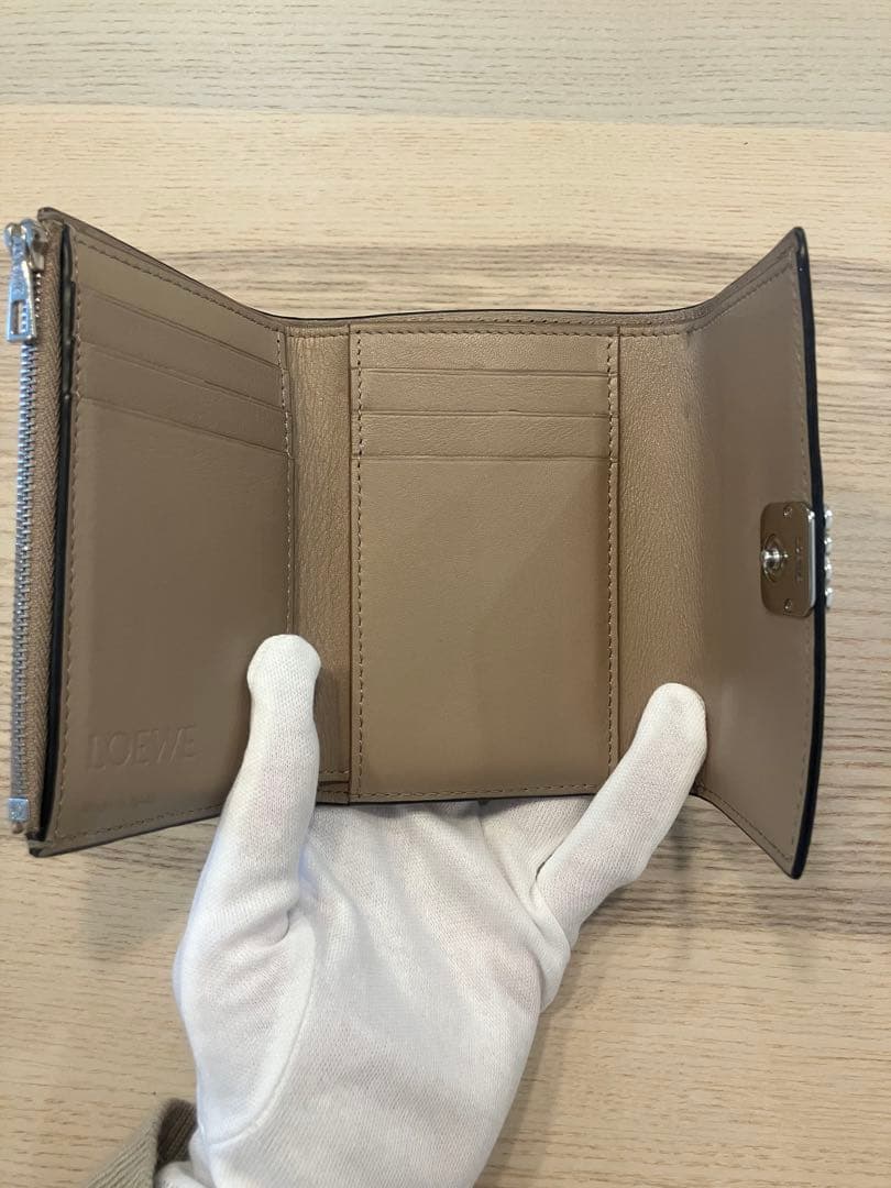 ににに　LOEWE アナグラム バーティカル ウォレット スモール サンド