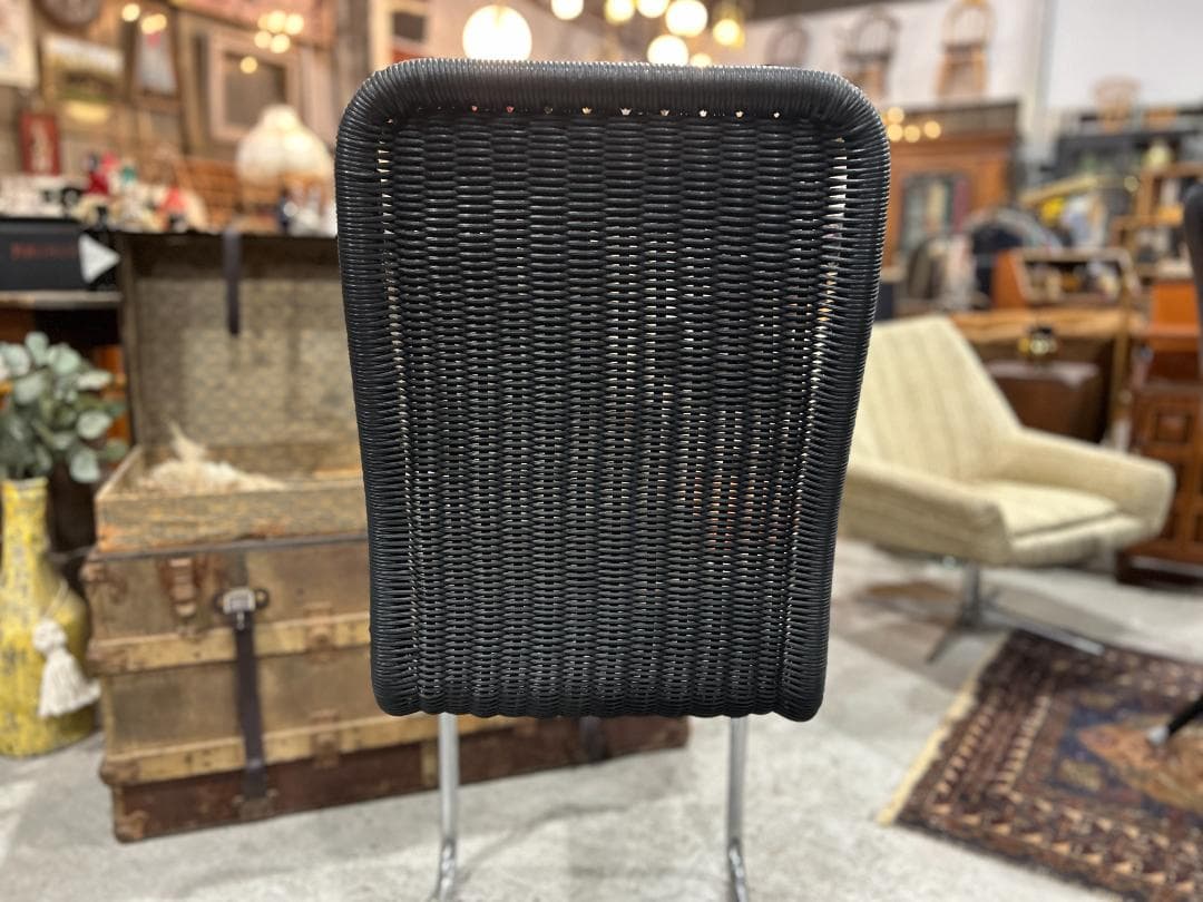 【美品ダイニングチェア④】　黒　ブラック　カンチレバー