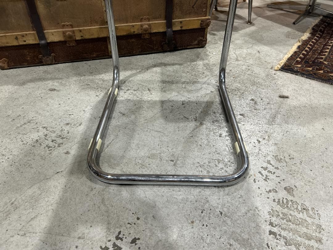 【美品ダイニングチェア④】　黒　ブラック　カンチレバー