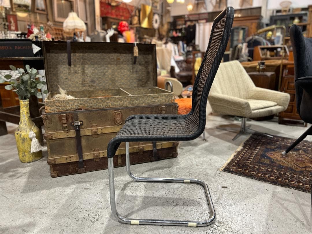 【美品ダイニングチェア④】　黒　ブラック　カンチレバー