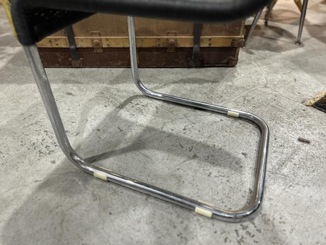 【美品ダイニングチェア④】　黒　ブラック　カンチレバー