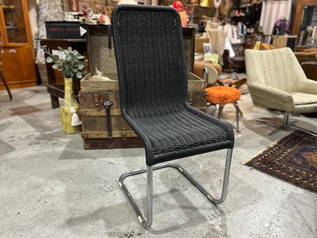 【美品ダイニングチェア④】　黒　ブラック　カンチレバー