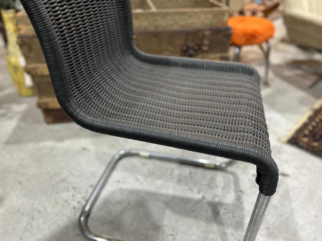 【美品ダイニングチェア④】　黒　ブラック　カンチレバー