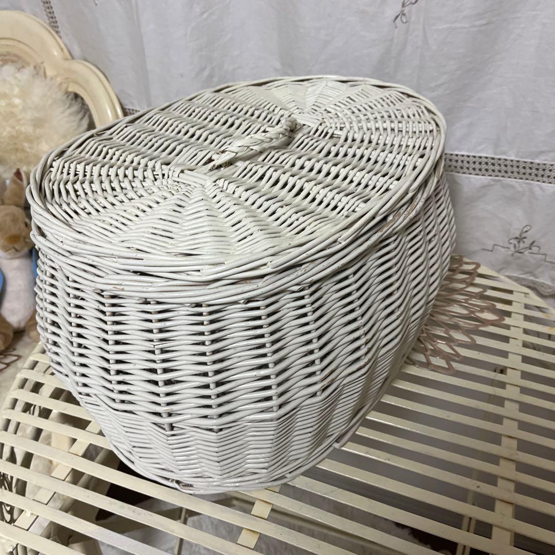 にゃん☆プロフ必読‼️ ラタン　ホワイト　カゴ　蓋つき　楕円