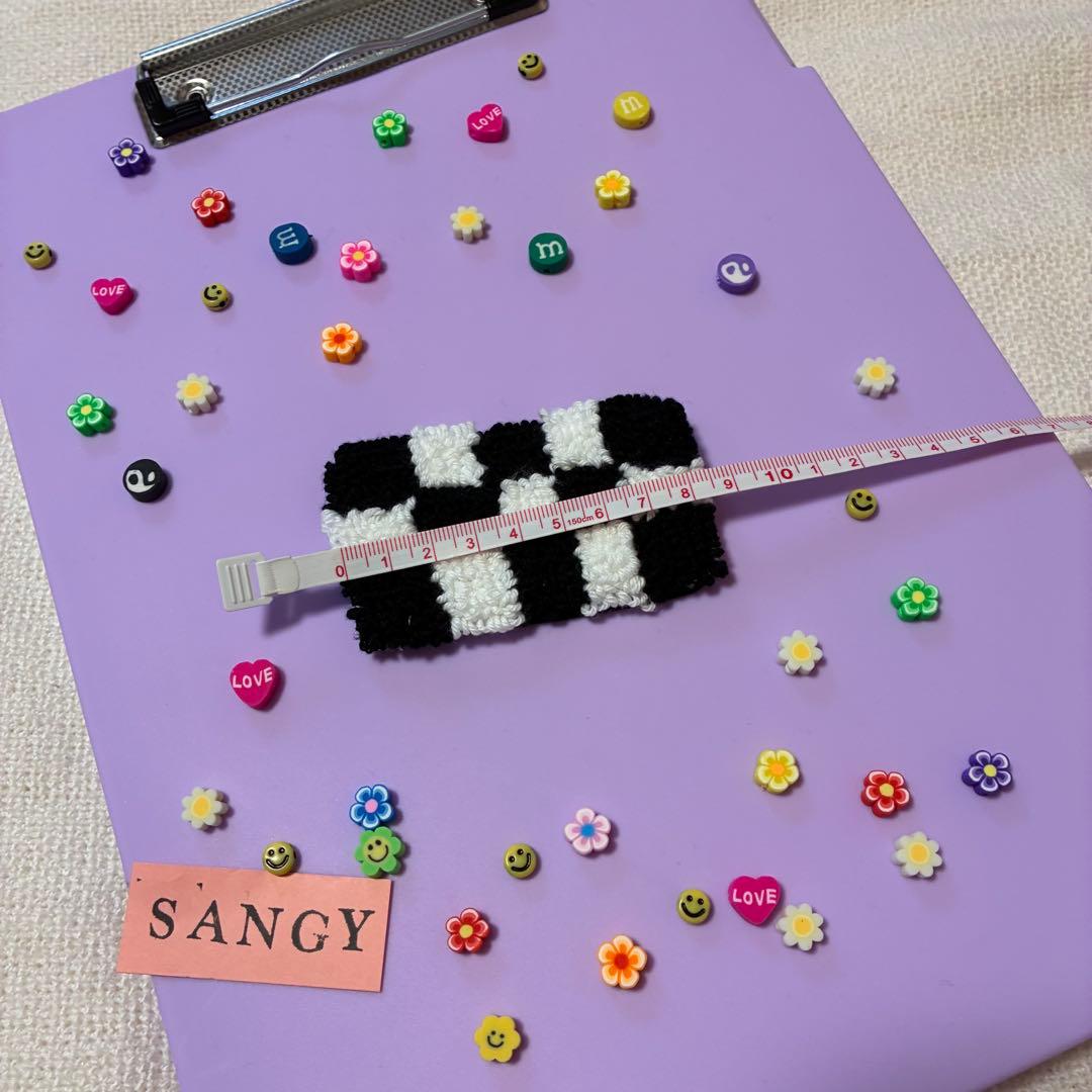 【ハンドメイド】チェッカーラグ　パンチニードル　ミニラグ　アクセサリートレイ