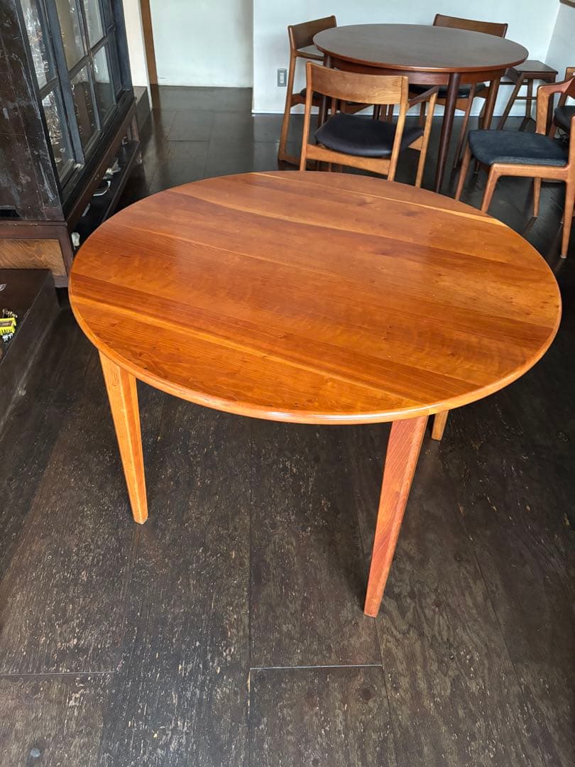 円形木製ダイニングテーブル　国産