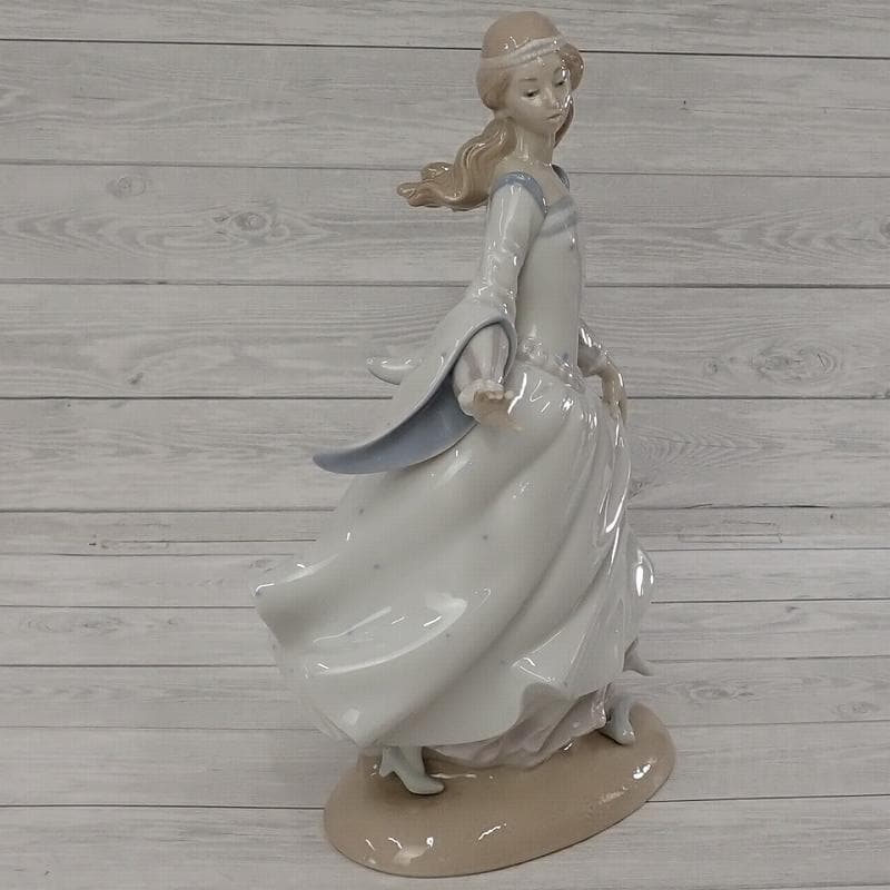 RU-6178 リヤドロ　フィギュリン　シンデレラ　4828 20250809