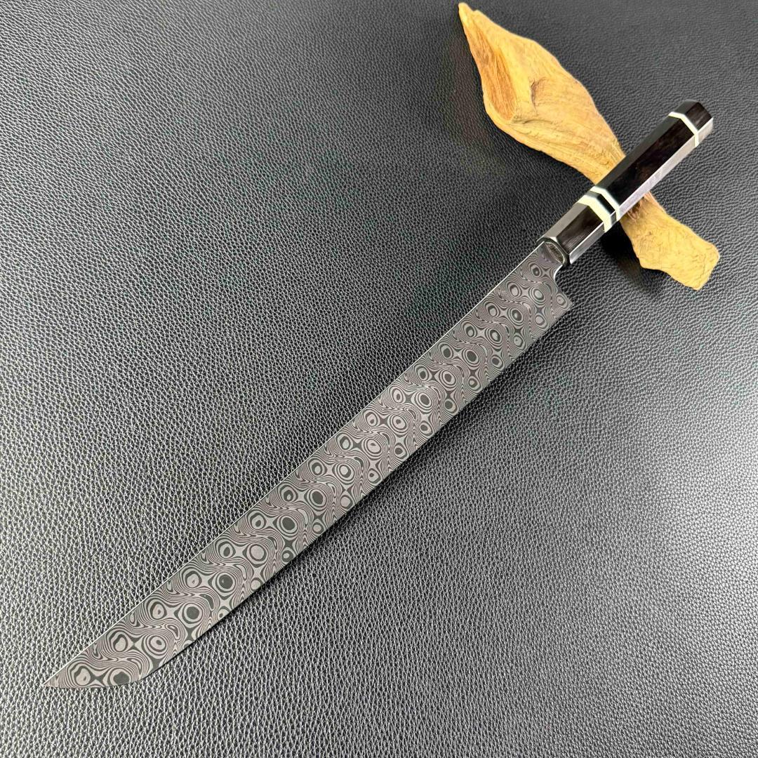 10083新品 ダマスカス先丸包丁 尺 渦刃紋105層 黒檀黒水牛白三本巻八角柄