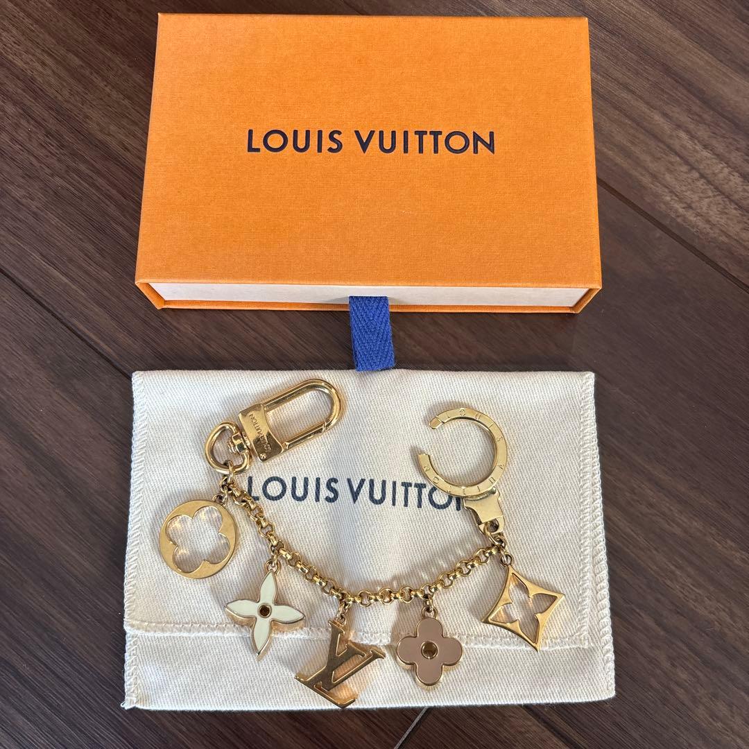 LOUIS VUITTON ゴールドチャームキーホルダー