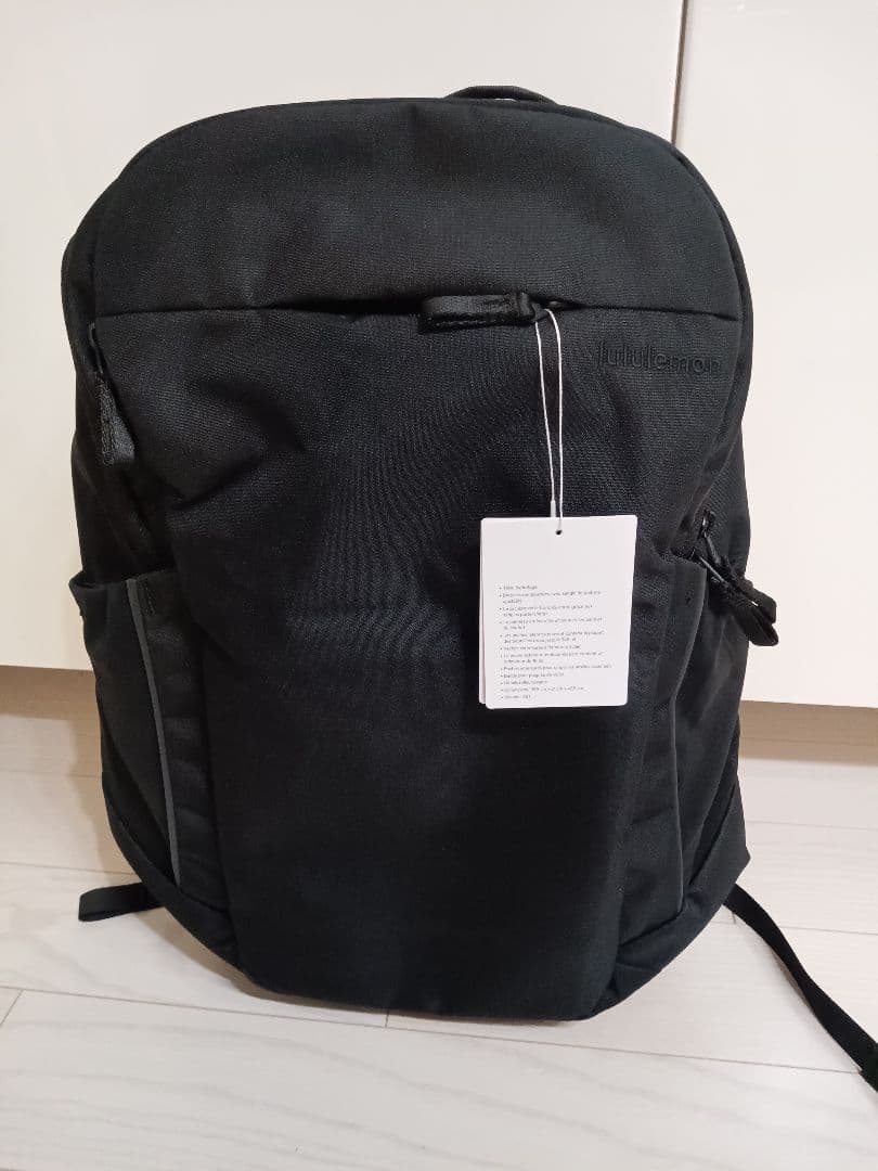 新品lululemon ルルレモン トリプルジップ　バックパックリュック　男女兼