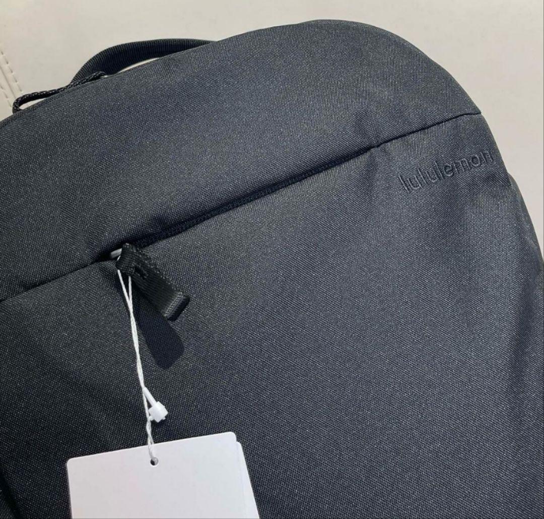 新品lululemon ルルレモン トリプルジップ　バックパックリュック　男女兼