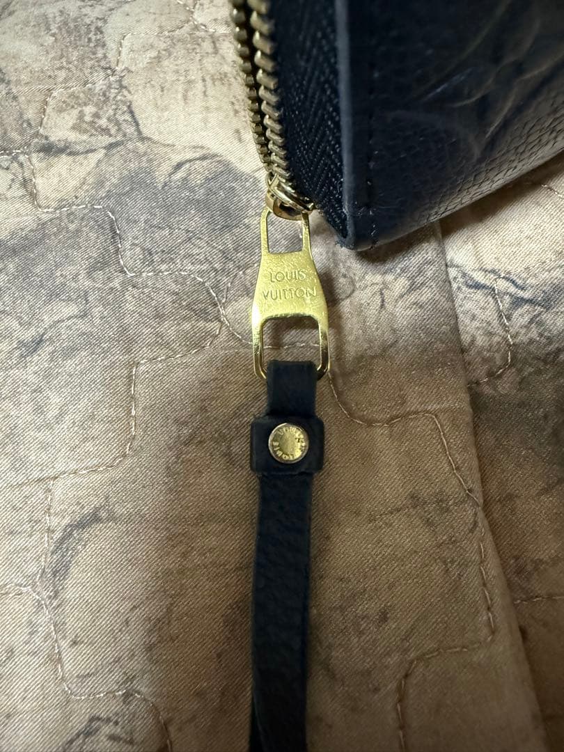 最終値下げルイヴィトンアンプラントジッピーパースノワール　ブラック小銭入れ