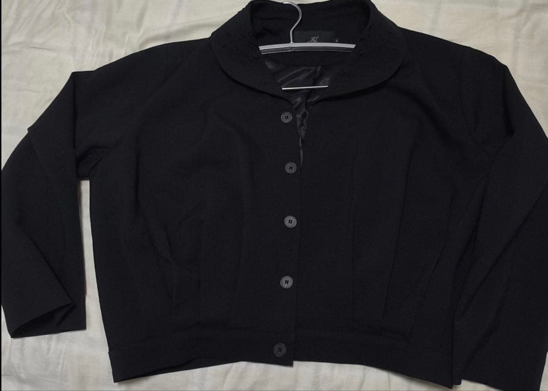 JCAESAR 25AWプリーツドポリレーヨンジャケットデザイン襟ショート丈