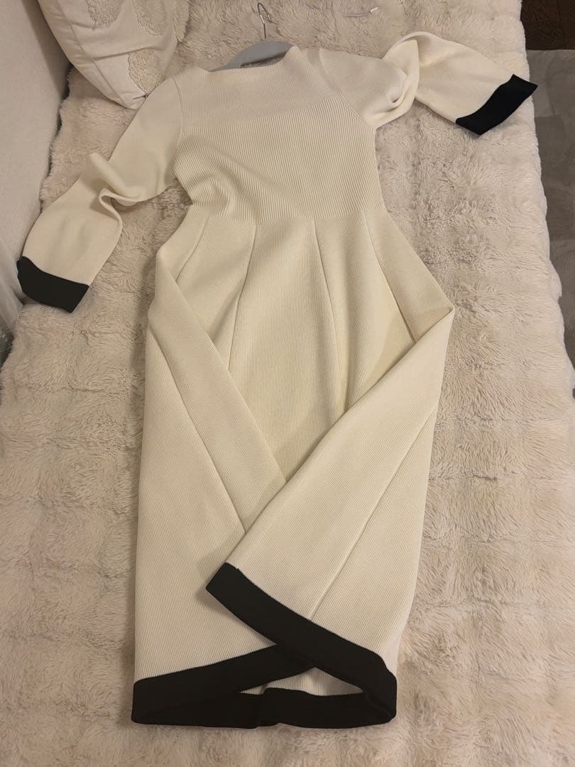 美品！CELFORD ベルスリーブ ガーメントワンピース オフホワイト