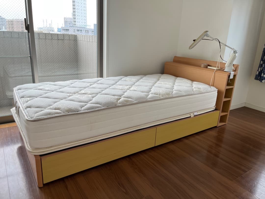 ベッドフレーム Single  bed plus  mattress and storage