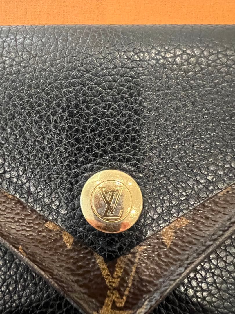 レザー製 黒 三つ折り財布