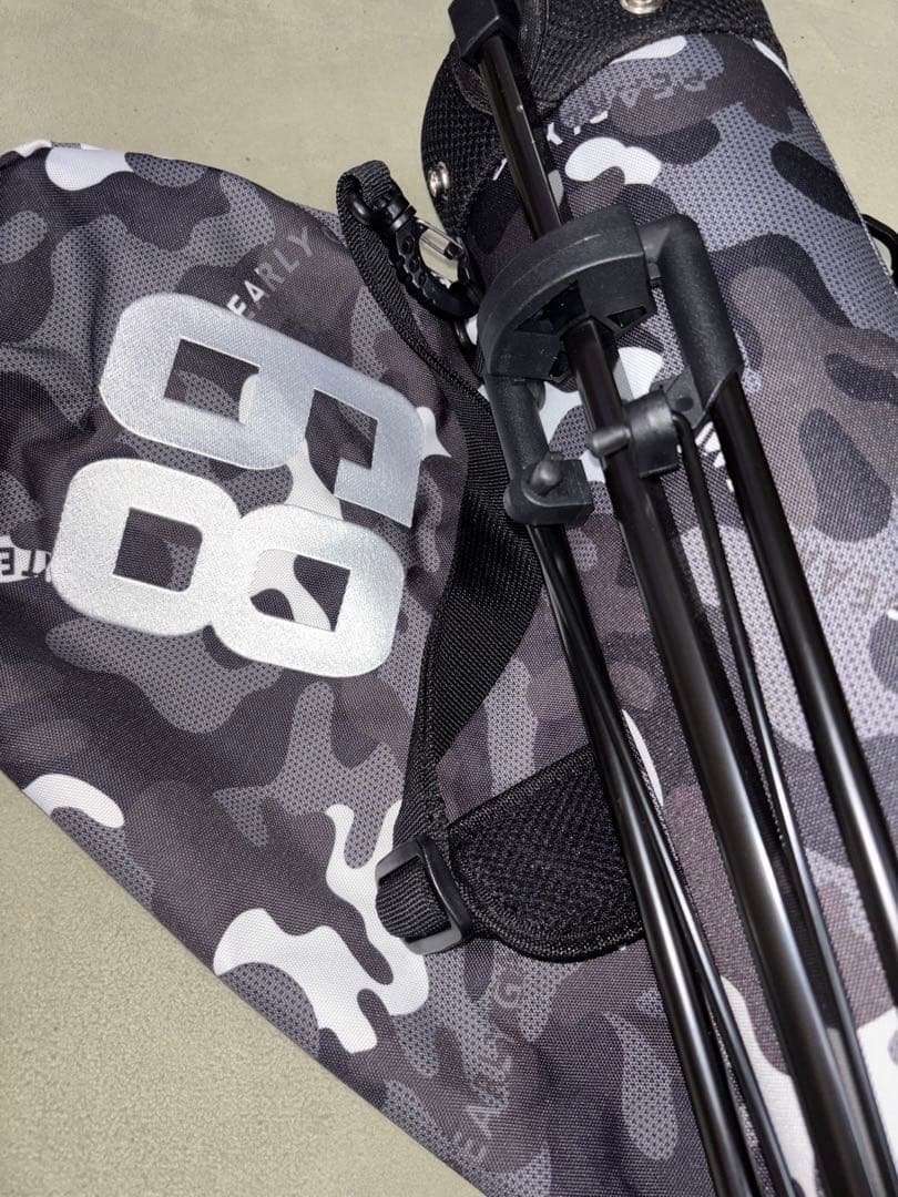 （超美品）パーリーゲイツ、ブラックカモフラ（迷彩）、セルフスタンドバッグ