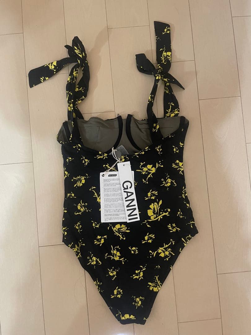 【新品未使用】GANNI フラワープリント ワンピース水着