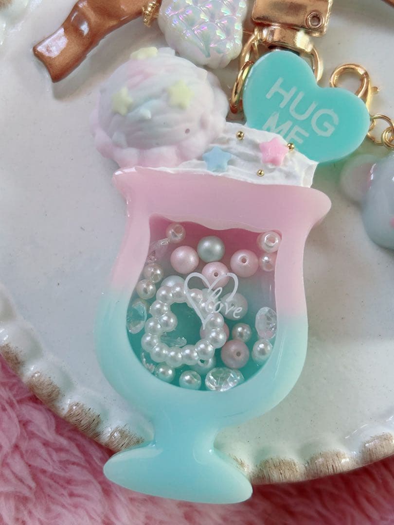 レジンキーホルダー　シェイカー　クリームソーダ　パステルピンク×グリーン