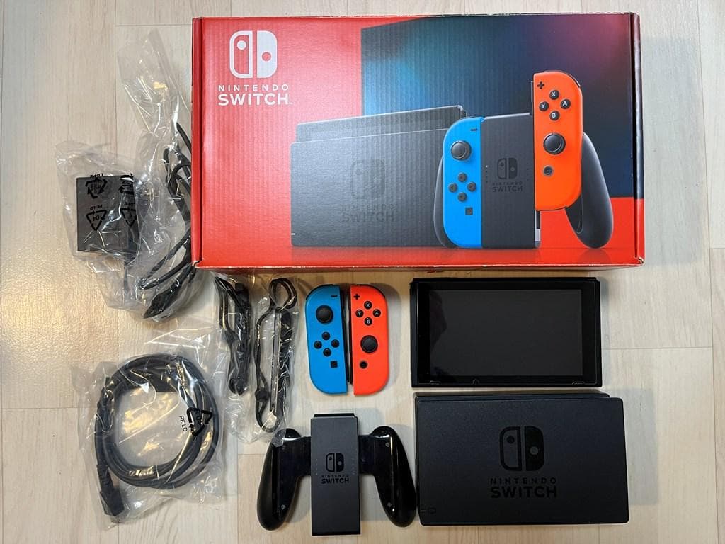値下不可:美品中古 Nintendo Switch 箱と付属品完備 オマケ付き