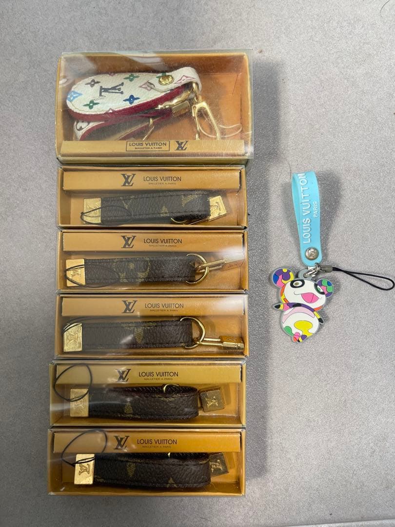 LOUIS VUITTON キーホルダー 8個セット