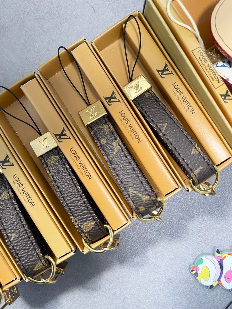 LOUIS VUITTON キーホルダー 8個セット