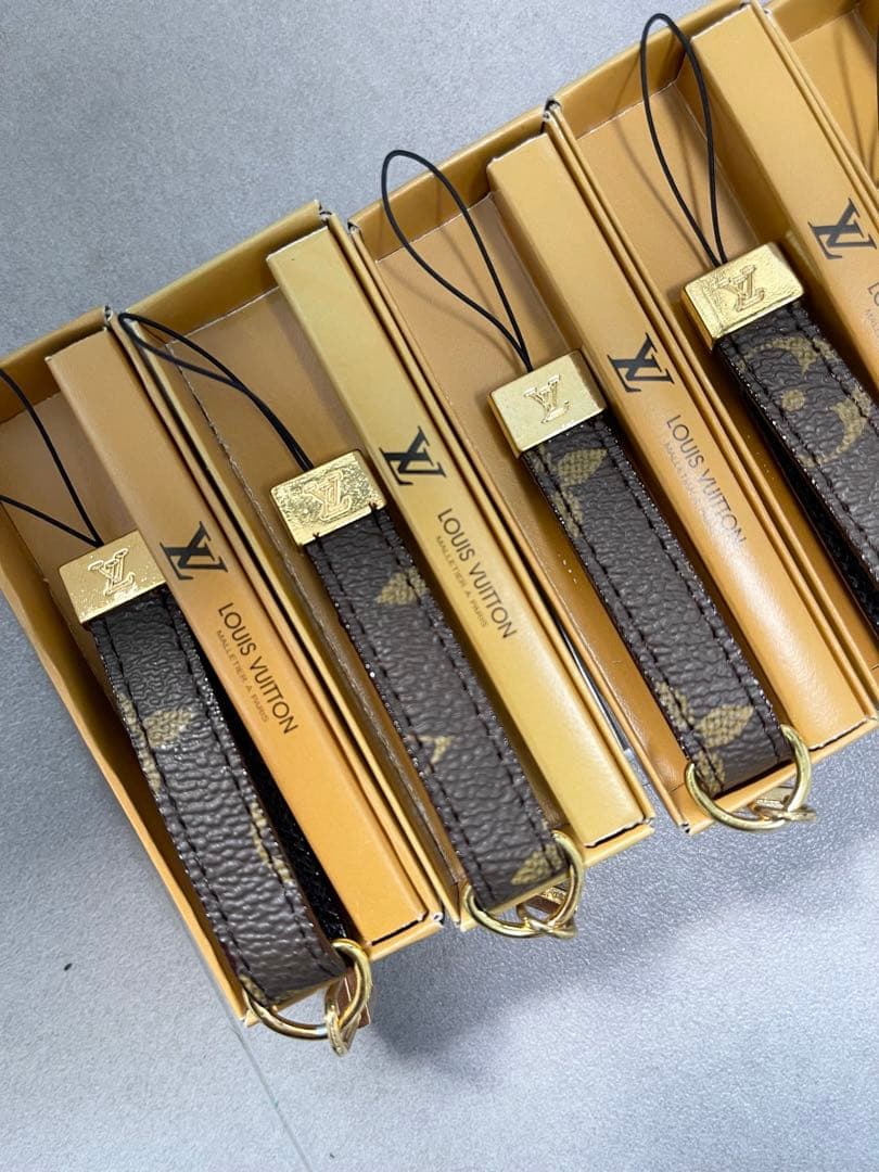 LOUIS VUITTON キーホルダー 8個セット