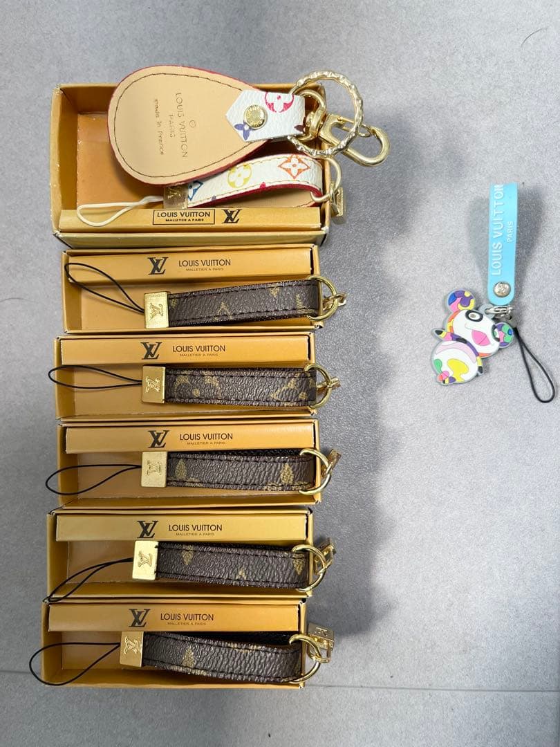 LOUIS VUITTON キーホルダー 8個セット
