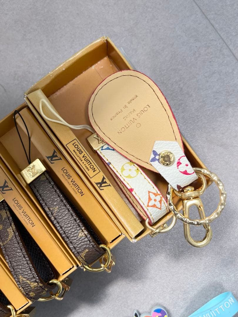 LOUIS VUITTON キーホルダー 8個セット