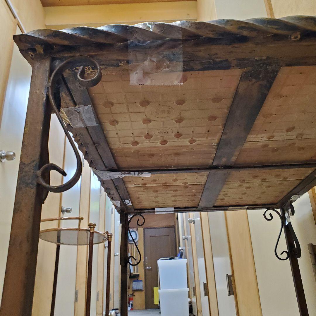 ターコイズタイル模様の長方形　アイアンテーブル