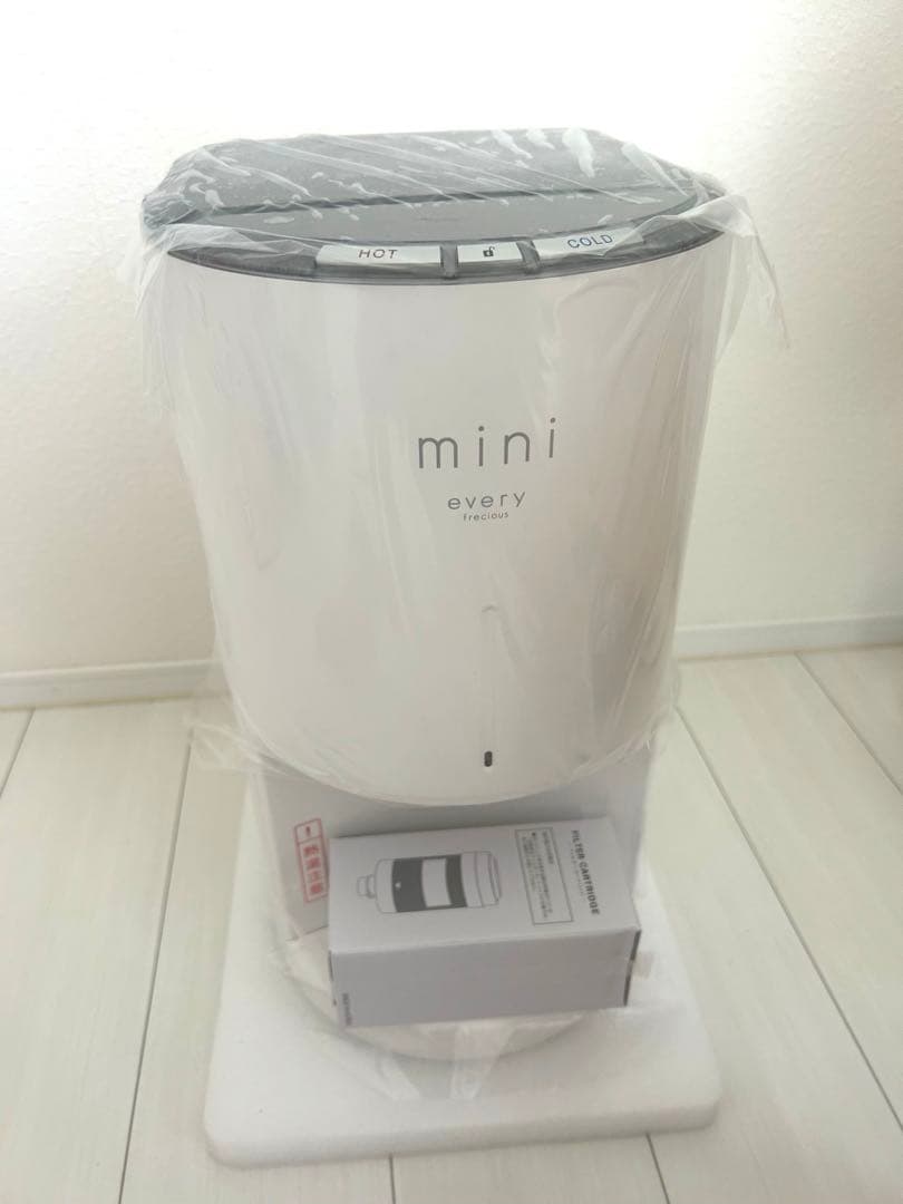 【美品】‼️エブリィフレシャス　ミニ　卓上型　浄水器　ウォーターサーバー　ホワイト
