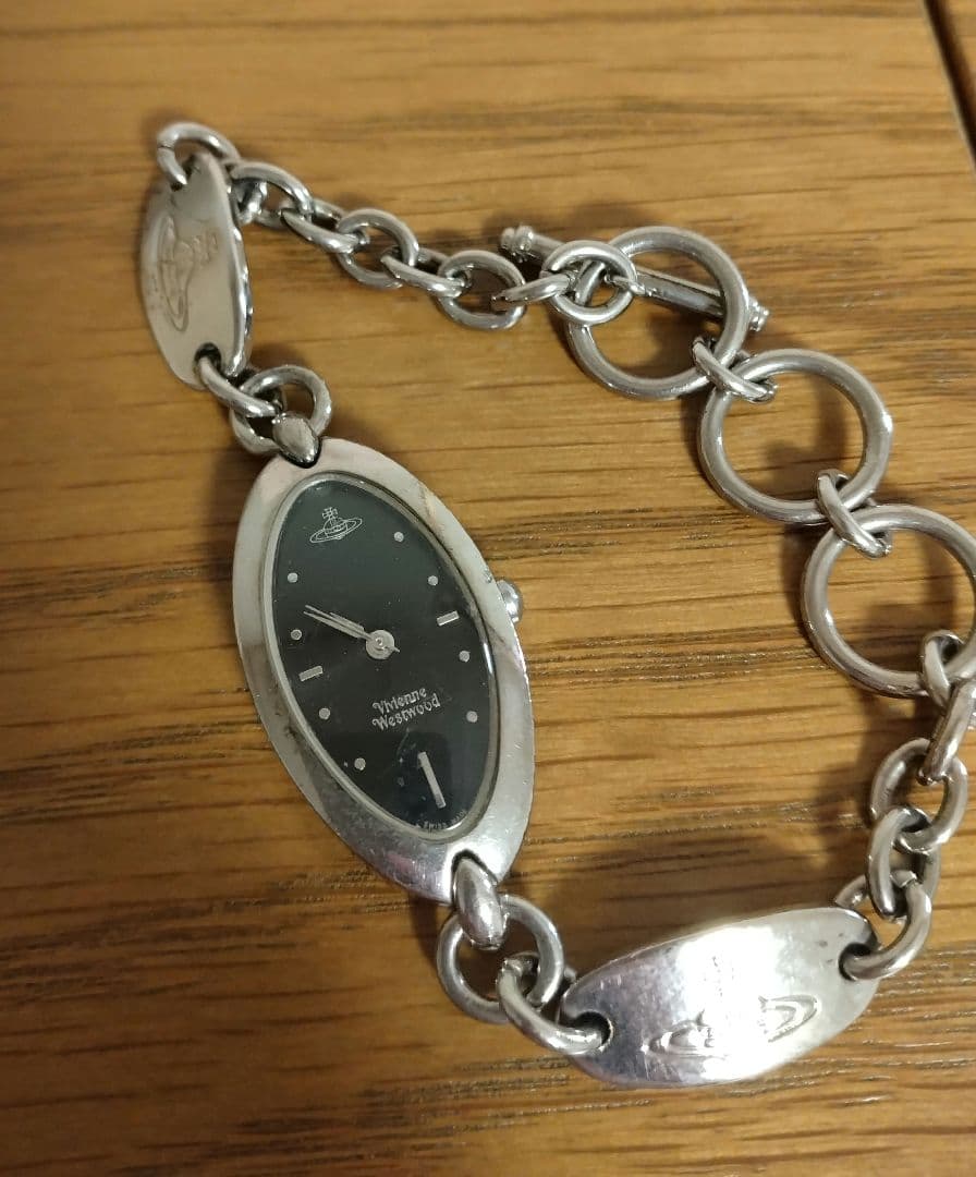 Vivienne Westwood ヴィヴィアン 腕時計 ブラック×シルバー