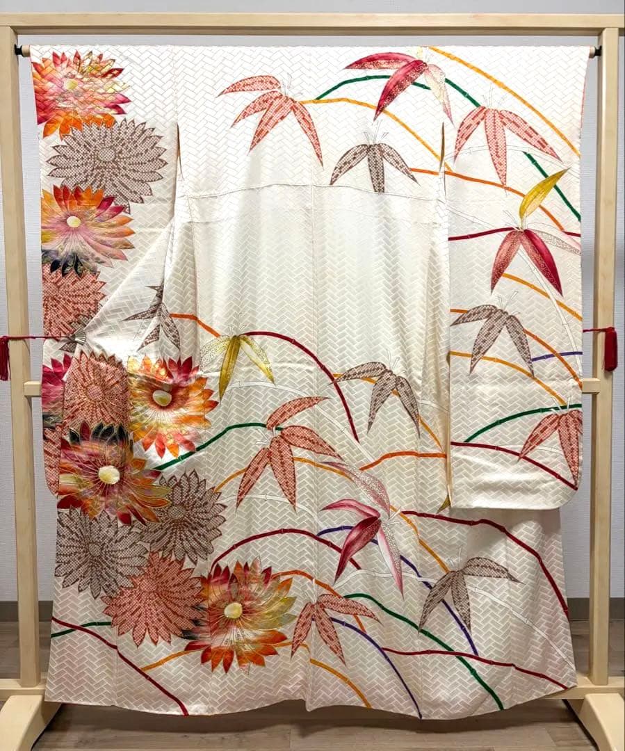 A5 高島屋扱い 笹に金駒刺繍の菊模様 白 金彩 正絹 袷 振袖 着物 K12