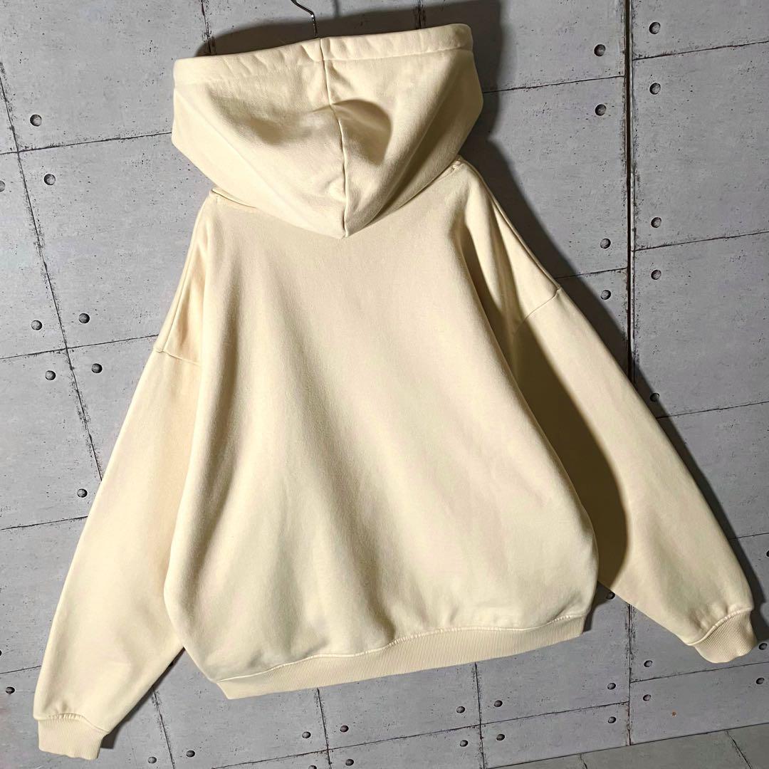 【美品】KITHキス☆刺繍ボックスロゴスウェットパーカーLクリーム