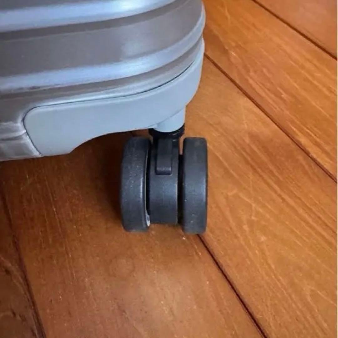 【新品未使用品】RIMOWA オリジナルコンパクト　シルバー　キャリーケース