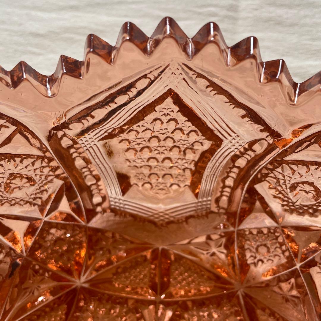 ギヤマン　ピンクのガラス製菓子入れ