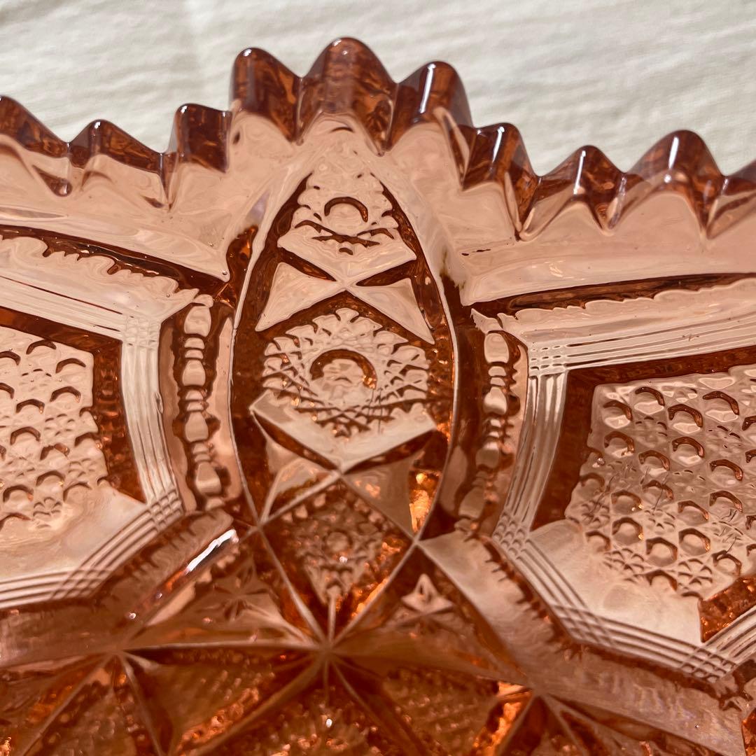 ギヤマン　ピンクのガラス製菓子入れ