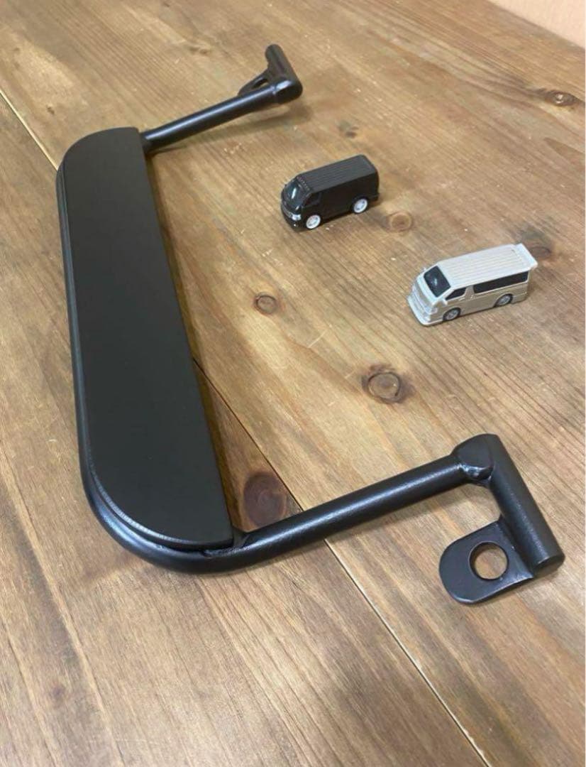 ハイエース200系　スーパーGL フットレスト　運転席側　足おき台